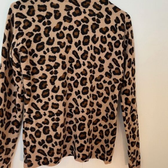 Cashmere sweaters and one holiday sweater - Picture 11 of 15